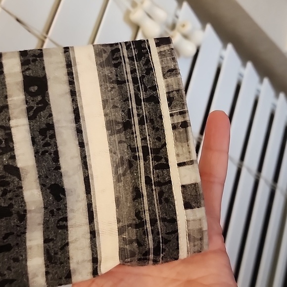 Chicos Easywear Womens Blouse Top Size PETITE Yellow & Black Floral 3/4 Sleeve - Picture 7 of 9